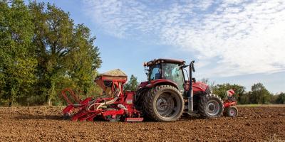 Semis de luzerne sous couvert d'orge de printemps